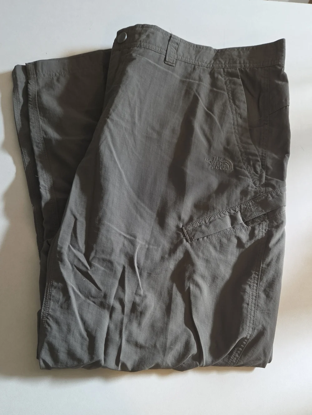 The North Face Hiking Cargo Pants 100% Nylon Dark Olive Green Mens Size 40 Short